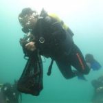 scuba-diver-collecting-trash-300x225